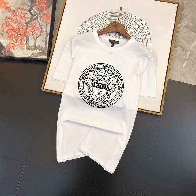 Versace's latest hit round-neck short-sleeved shirt, available simultaneously o