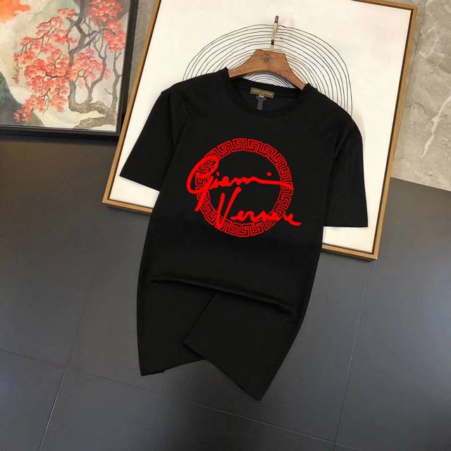 Versace's latest hit round-neck short-sleeved shirt, available simultaneously on