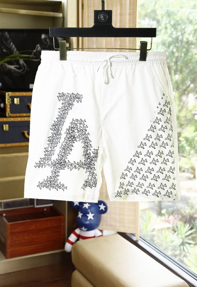 Lv~Louis Vuitton~ Spring and summer hot shorts, summer continues, with you super
