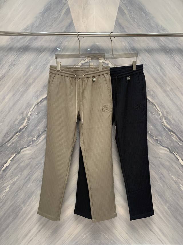 In the cooler air of early autumn, Loe Pleats has unveiled a striking pair of s