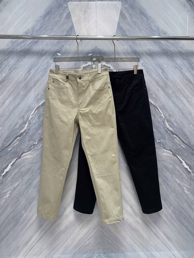Ez's classic business casual five-pocket pants are characterized by minimalist