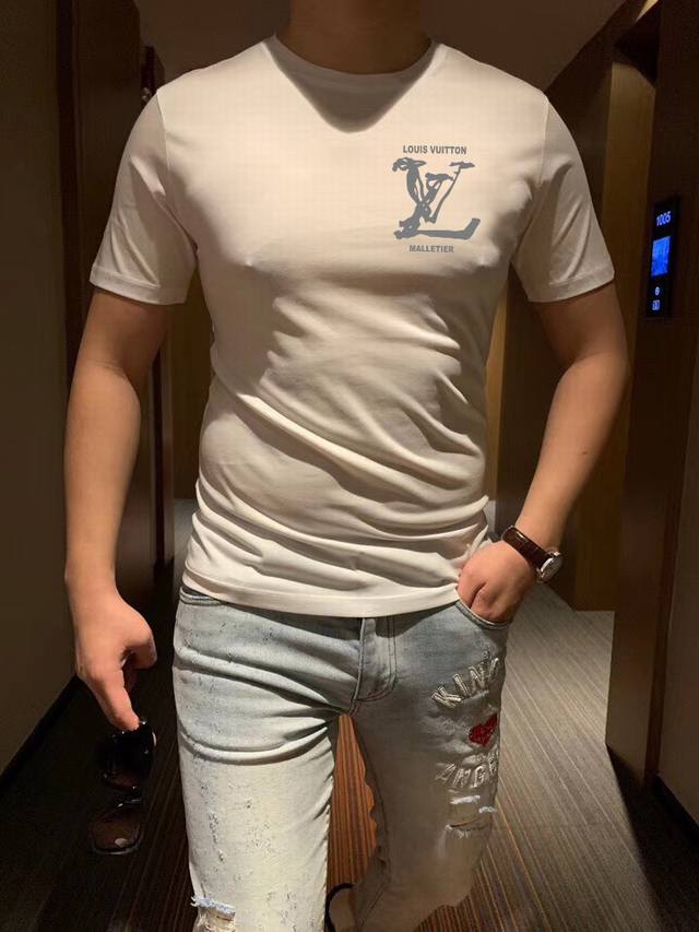 Lv's latest hot-selling round-neck short-sleeved shirt, sold simultaneously on t