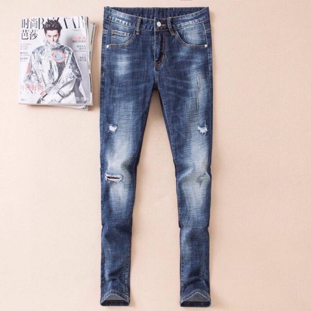 Armani men's new spring/summer jeans. This high-end ready-to-wear collection fe