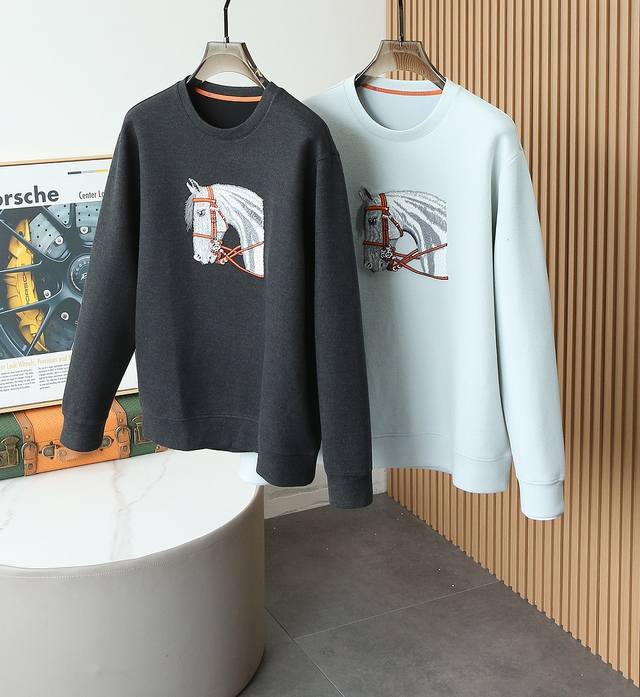 H's 2025 Fall/Winter new round-neck pullover sweatshirt. Made from imported high