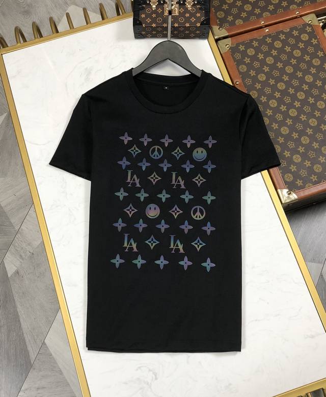 Gucci's latest hot-selling round-neck short-sleeved shirt is available on the of