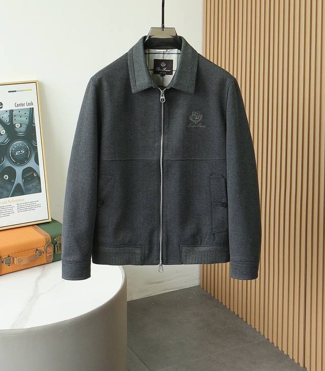 2025 Fall/Winter new Lp coat. Made of premium wool, this jacket features a class