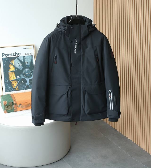 2025 Moncler's new down jacket from the Moncler mainline collection for fall and