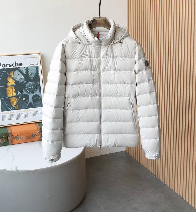 2025 Moncler's new down jacket from the Moncler mainline collection for fall and