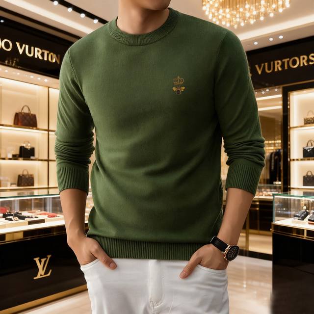 D&G. This 2025 new, fashionable, casual knitted crewneck sweater is crafted from