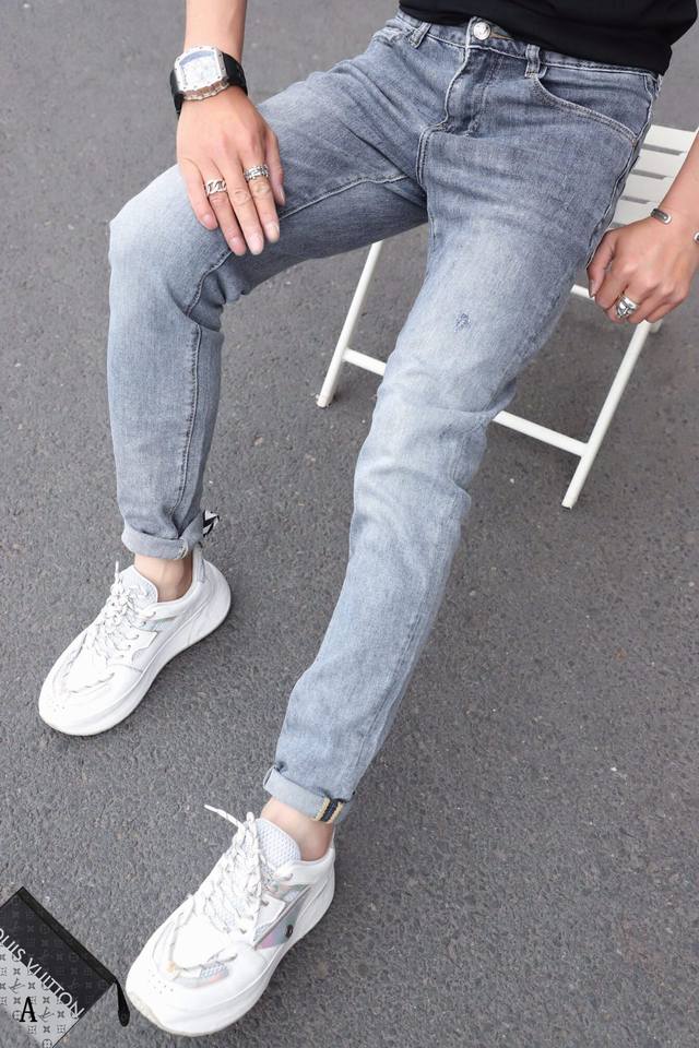 Armani Summer style, a European counter hit, a fashionable, aristocratic, and in