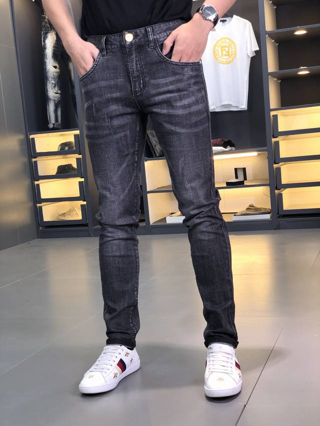Versace. New spring/summer men's jeans in slightly stretchy fabric, exclusively
