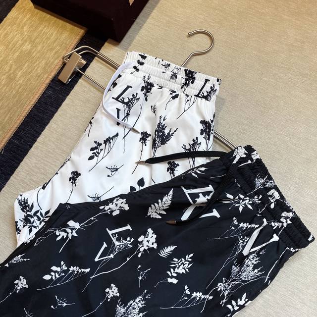 Louis Vuitton: The latest casual shorts from the official website, available at