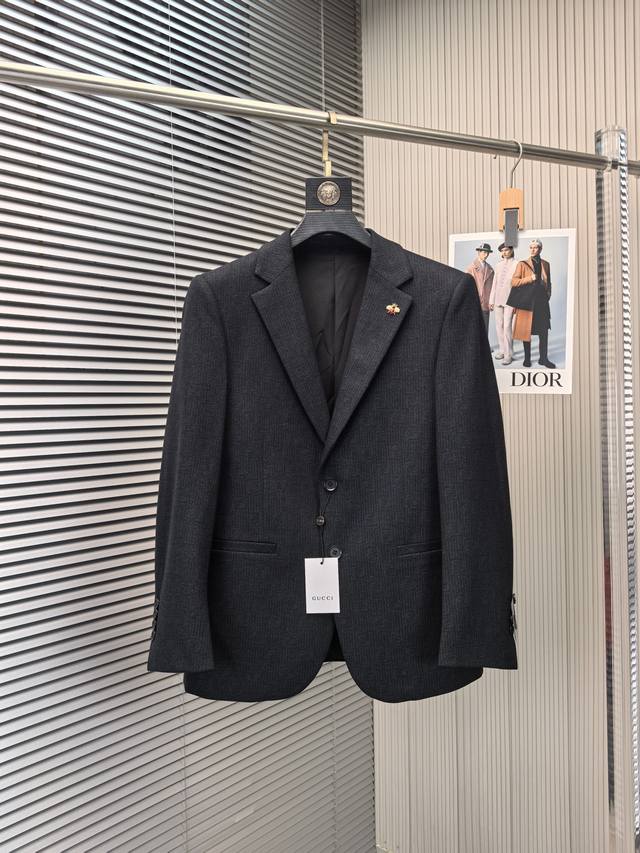Gucci. 2025 Fall/Winter minimalist business casual blazer, exclusively made from