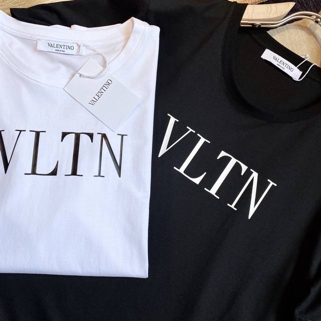 Valentino: The latest spring/summer round-neck short-sleeved T-shirts from the o