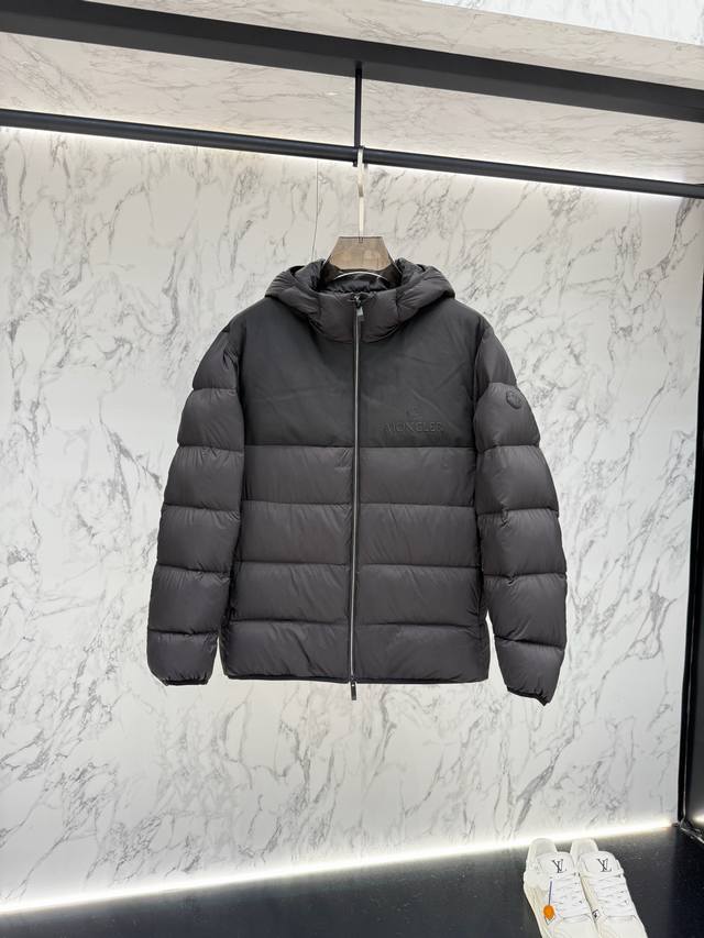 Momo stock price Moncler down jacket 2025 latest fashion designer down jacket.