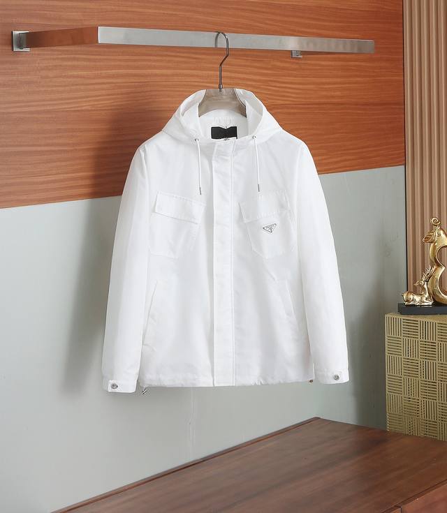 Xiaoxiao 2025 Early Fall New Prada Hooded Windbreaker Jacket. Comfortable and so