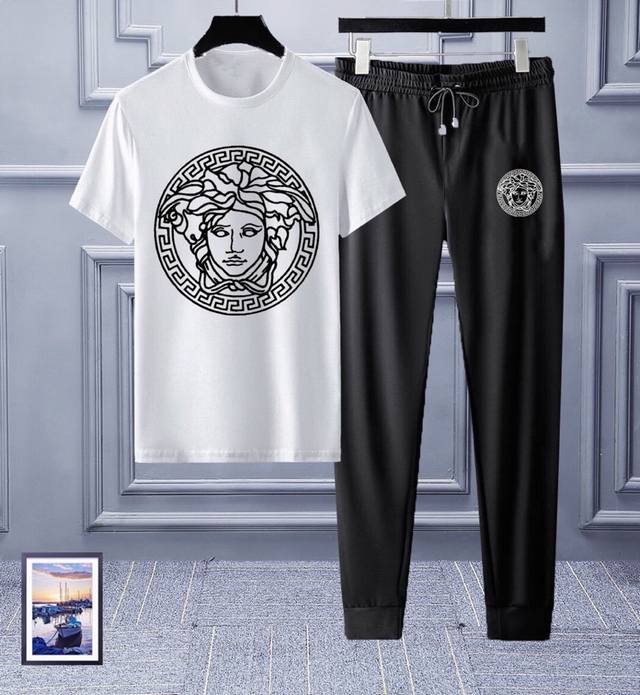 Great deal! Versace's new summer short-sleeved, long-pants tracksuit is availabl