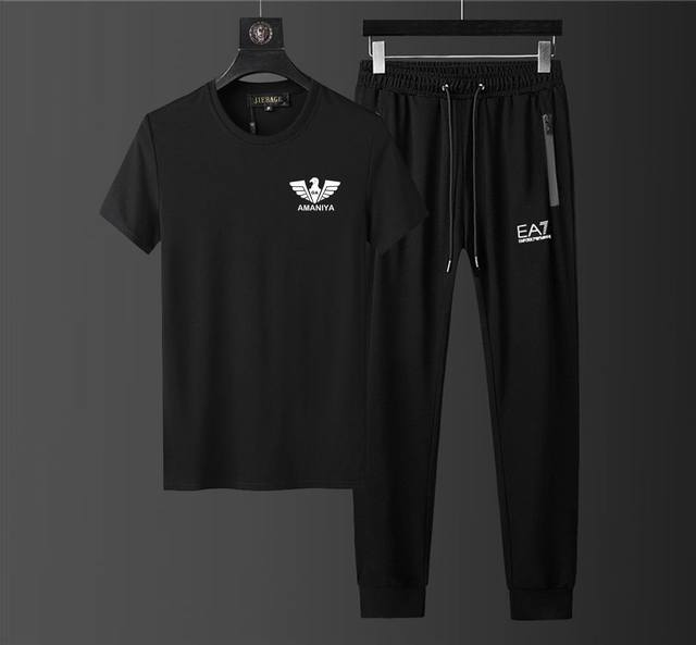 Armani's new spring/summer short-sleeved suit, classic round neck style, luxuri