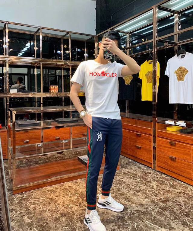 Moncler's latest hot-selling round-neck short-sleeved shirt, sold simultaneously