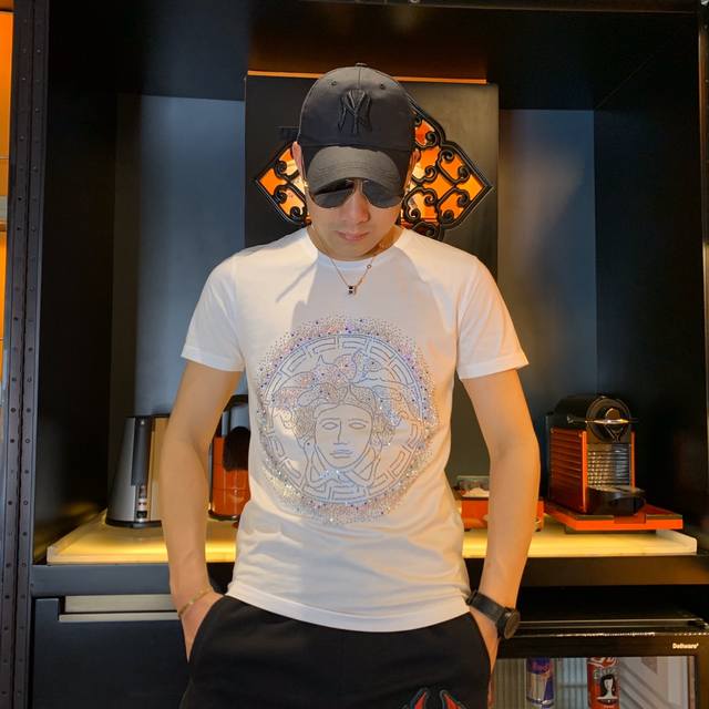 Versace. This year's latest hit short-sleeved T-shirt. Available at Versace sto
