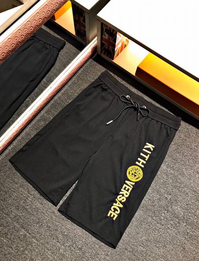 Versace's new spring/summer shorts are of unprecedented quality, featuring pock