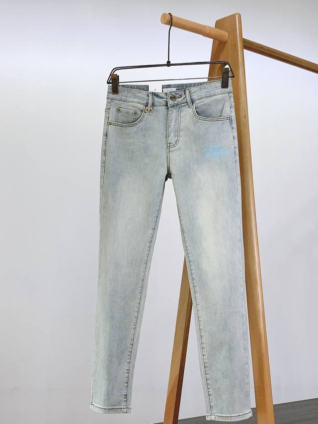 Dio's 2025 Spring/Summer new arrival, , features high-fashion, heavy-wash jeans