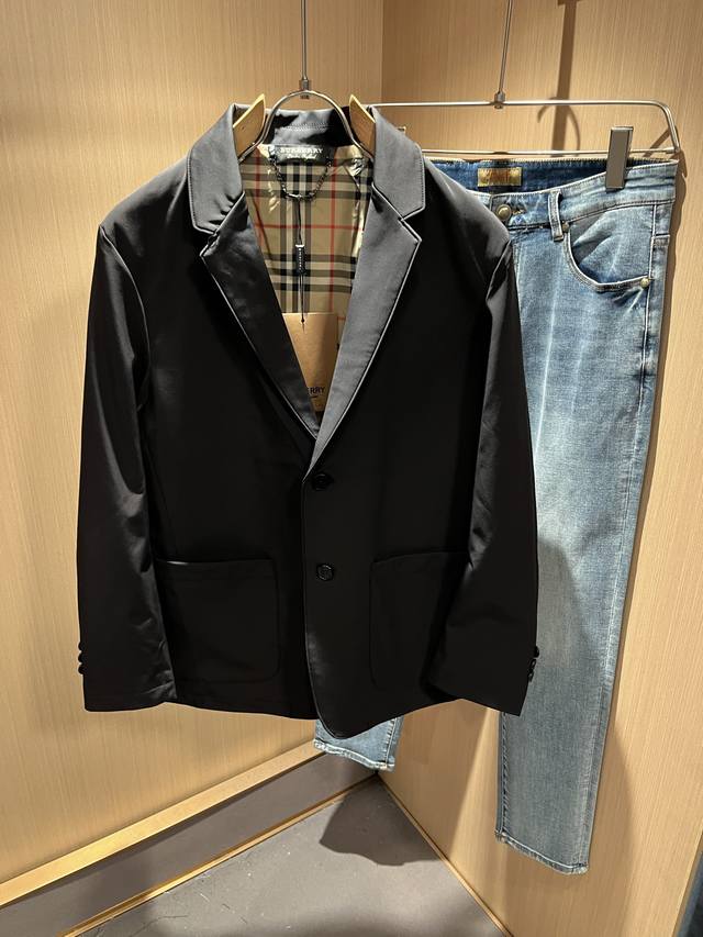 Bur*Erry's new fall 2025 classic men's suit jacket features the brand's classic