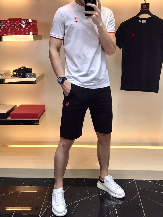 Burberry's high-end sportswear and leisure suits are original, exclusive, and t