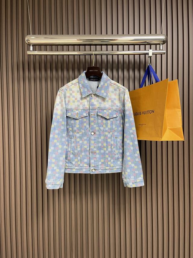Jacket and Jeans Lv 2025Ss new trucker denim jacket and jeans set. Crafted from