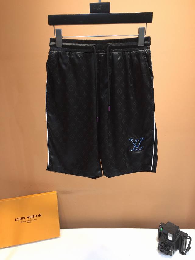 Louisvuitton, the latest spring and summer products, available at the counter at