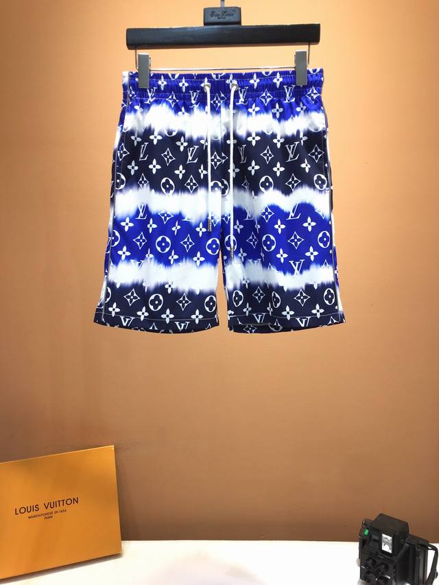 Louisvuitton, the latest spring and summer products, available at the counter at