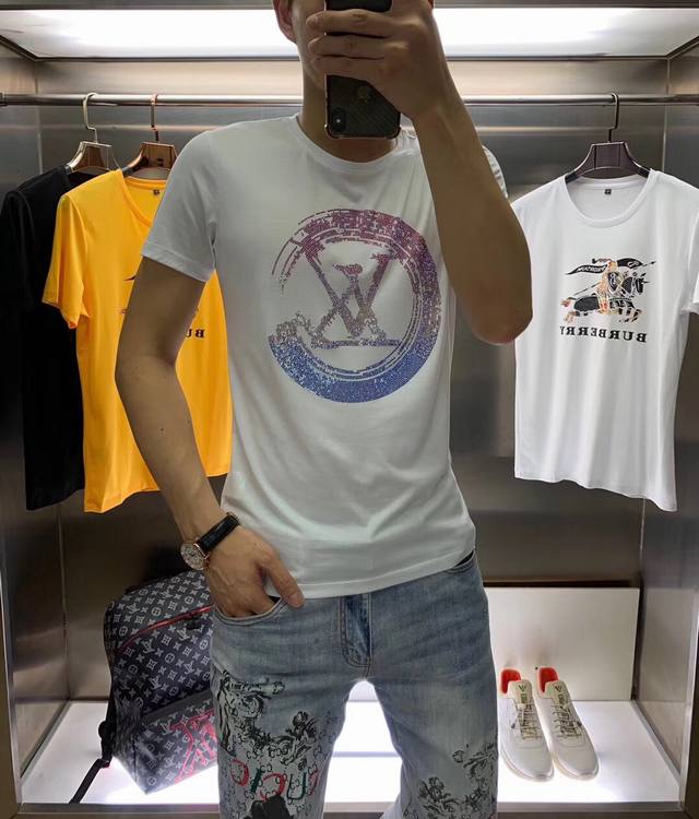 Special offer on the latest Lv spring and summer men's crew neck T-shirts, featu