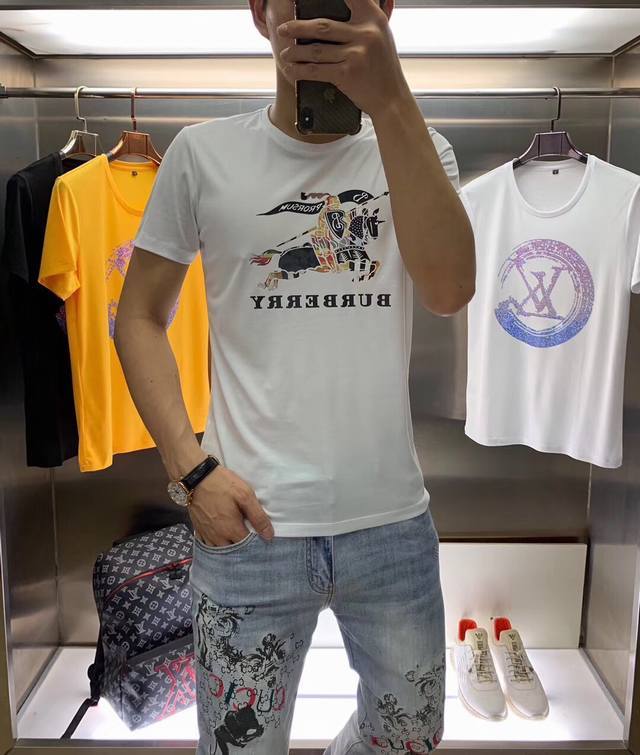 Special offer on Burberry's latest spring/summer men's crew neck T-shirt, quali