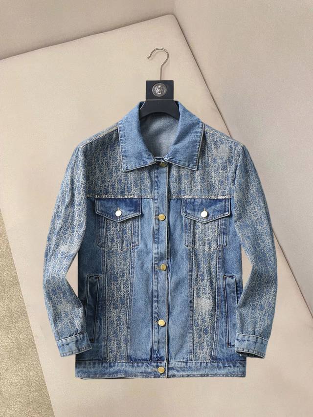 Dior's new 2025 Spring/Autumn denim jacket, a runway-fresh item, is in immacula