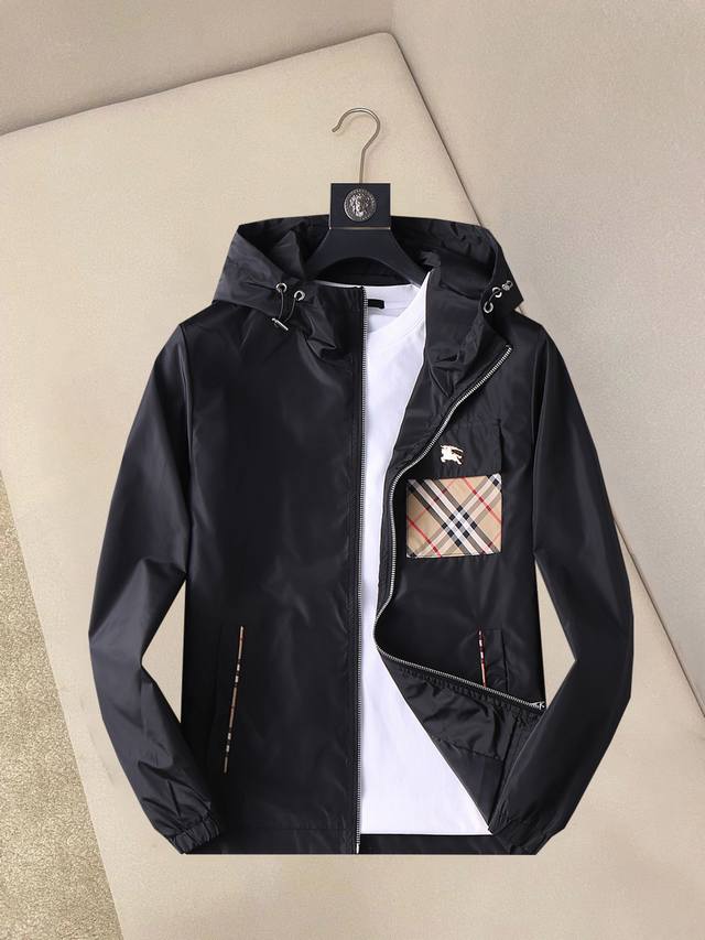 Burberry's new 2025 Spring/Autumn jacket, a runway-fresh item in immaculate con