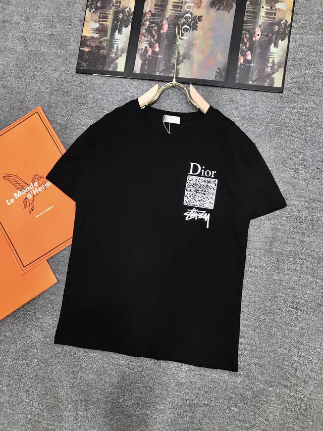 Di*Or Fzv08 New short-sleeve top from Dior's official summer 2020 website. This