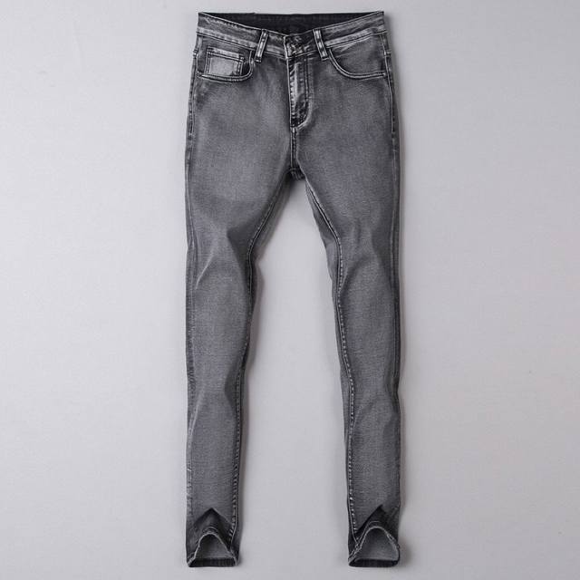 Versace skinny jeans are incredibly comfortable, yet understated yet luxurious.