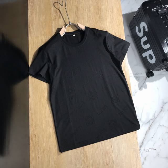 Loewe's high-end, casual, mercerized cotton crewneck short-sleeve top features a