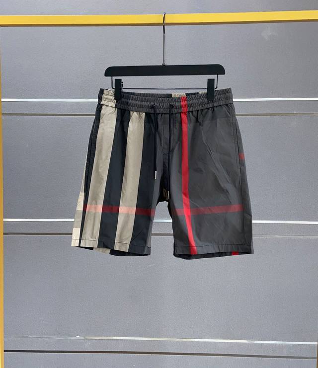 Burberry's new summer plaid beach shorts, everyday casual shorts, suitable for b