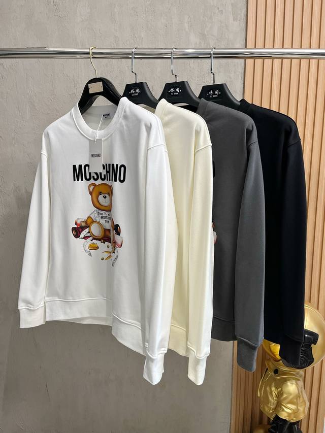 Moschino's new autumn/winter heavyweight 380g sweatshirt is now available! Custo