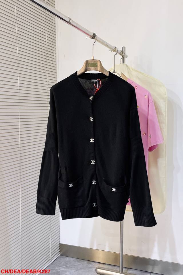 K287 Chanel Ch backpack button knitted cardigan, custom cashmere and brocade ble