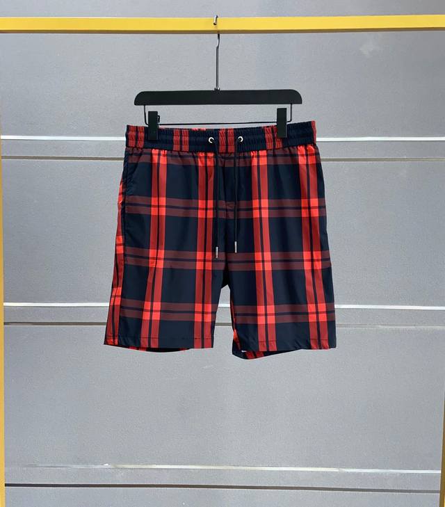 Burberry With the blessing of imported materials, it is incomparable in terms of