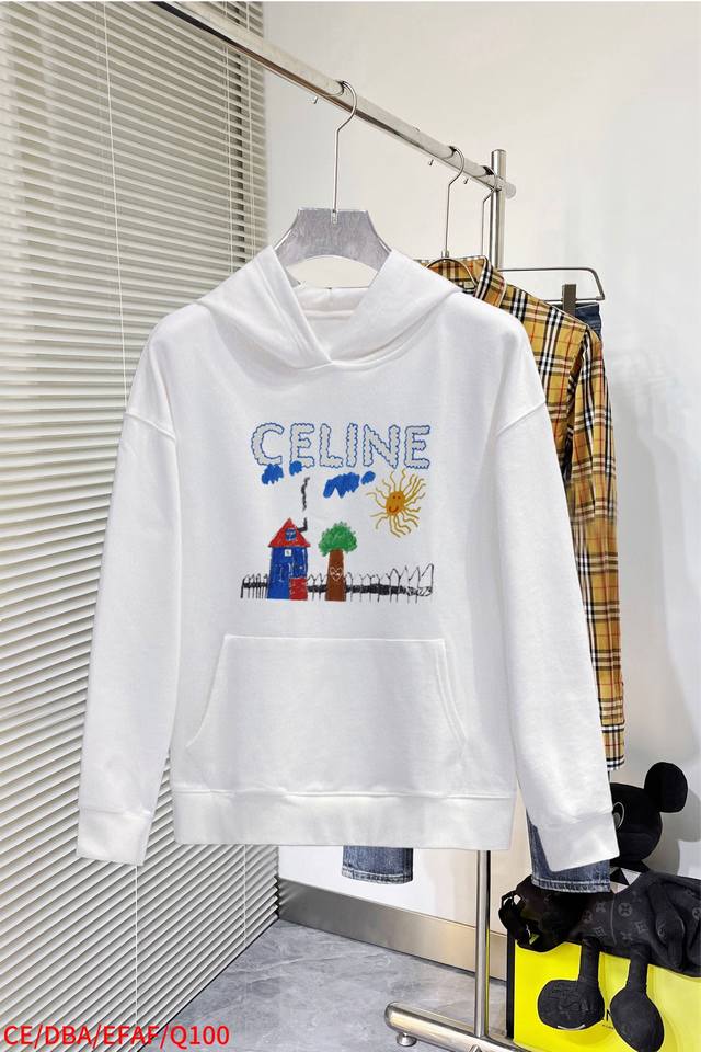 Q100 Celine's official website features new letter prints. The double-layer, hea