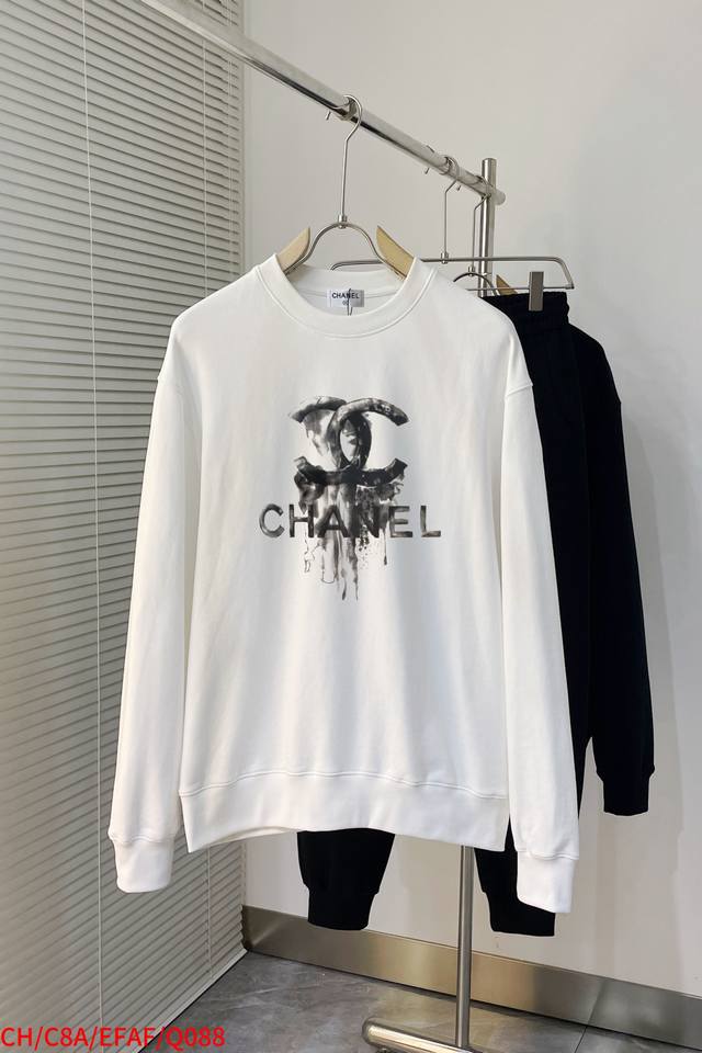 Q088 Ch Chanel's official website features a new double-layer monogram print. Wh