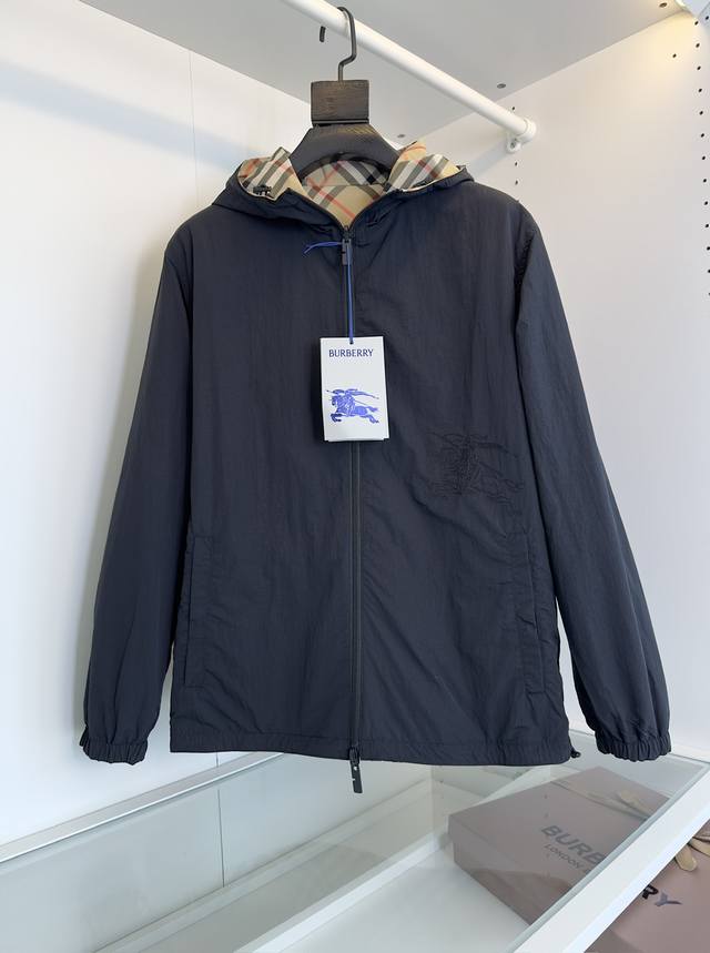 Bueb*Rry Fall/Winter collection, now in stock! This two-in-one hooded jacket fea
