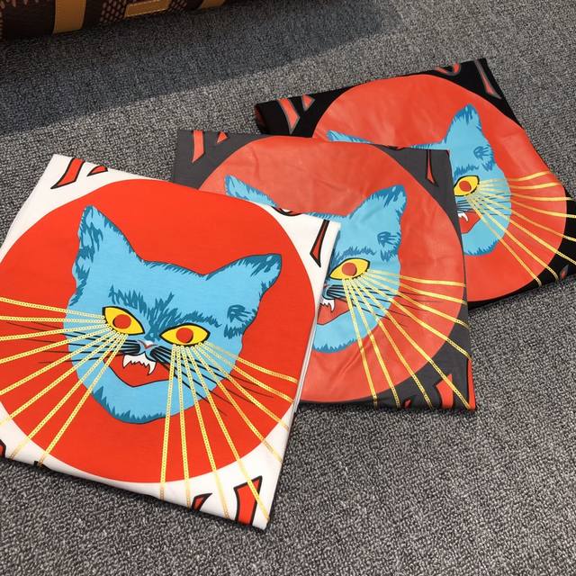 Special offer Gu*Cci# Spring/Summer new unisex short-sleeved T-shirts. Made of m