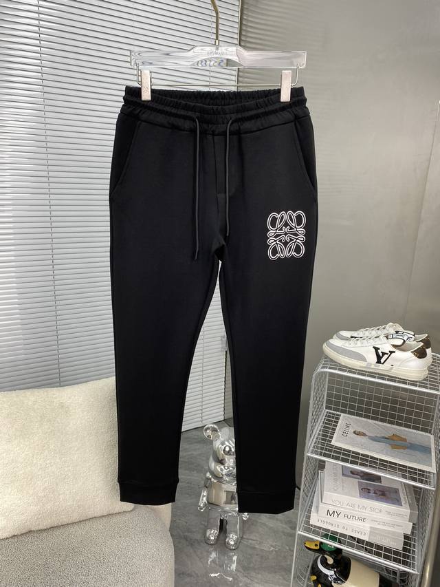 Loewe's new 2025 casual pants are here. Made from imported, high-density, custo