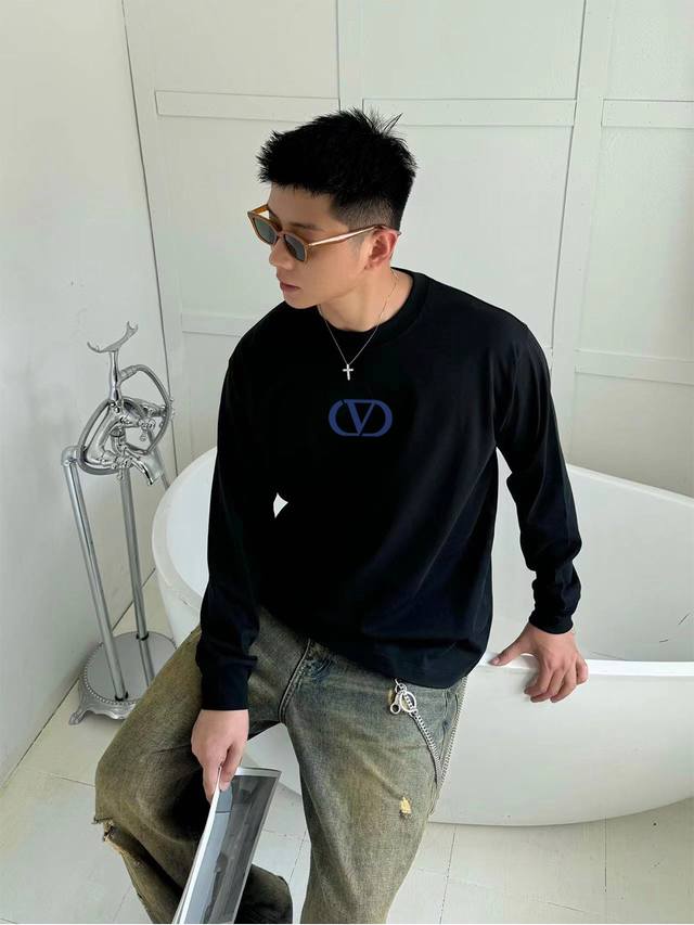 Valentino 2025 Spring and Autumn new round neck long sleeve T-shirt with contras