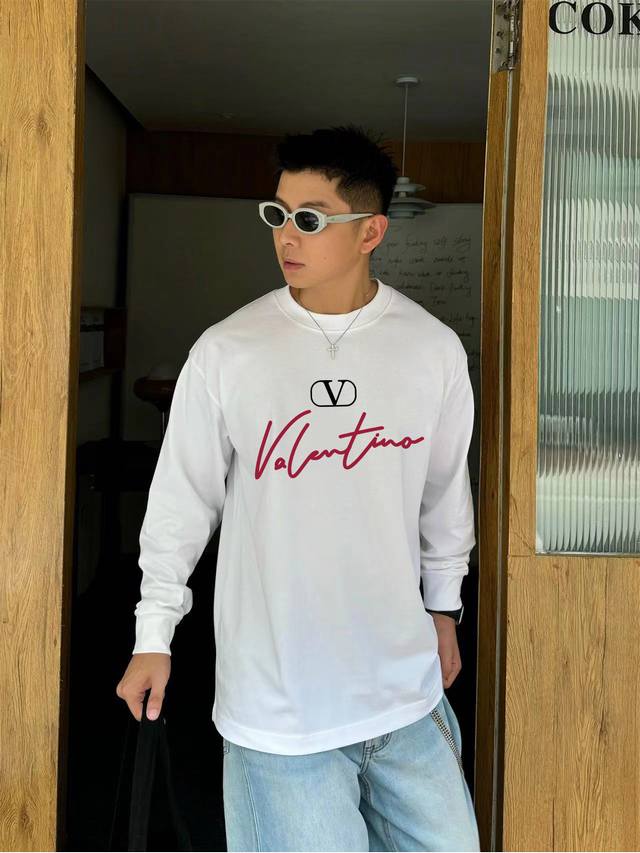 Valentino 2025 Spring and Autumn new round neck long sleeve T-shirt with contras