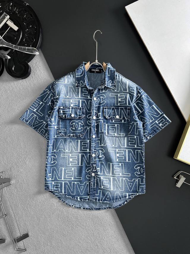 Chanel short-sleeved shirt-style denim jacket is made of imported denim fabric,